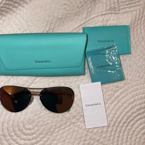 Tiffany & Co sunglasses with original case and unopened accessories - Picture 4 of 9